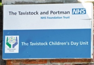 NHS-Day Tavistock und der künstliche Eingriff zur Pubertätsblockierung bei Neunjährigen