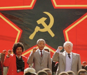 Nelson Mandela 1990: nach seiner Freilassung brauchte Mandela zwar einige Zeit, zu verstehen, daß Hammer und Sichel nicht mehr "in" waren, doch fand er sich schnell in der Welt der Mächtigen zurecht.