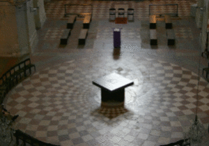 Neugestalteter Altarraum der Kollegienkirche