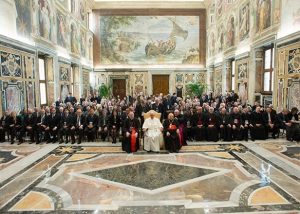 Gruppenbild mit Papst Franziskus. Die aktuellen Akademiemitglieder