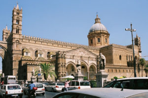 Kathedrale von Palermo, im Ursprung eine Kirche, dann in eine Moschee umgewandelt (Teil recht im Bild), dann wieder eine Kirche und prächtig erweitert