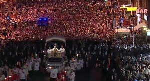 Papst Benedikt XVI. bei der Fronleichnamsprozession in Rom