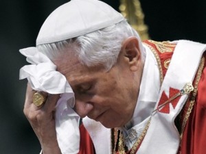 Papst Benedikt XVI Wiedergründer und Erneuerer der Legionäre Christi. Werden Legionäre ihn als neuen "geistlichen Vater" adoptieren?