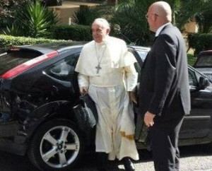Papst Franziskus: Ankunft bei Pastor Traettino in Caserta