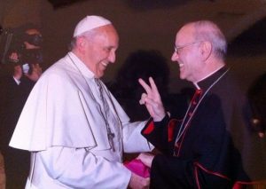 Papst Franziskus mit Bischof Galantino