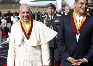 Papst Franziskus mit Correa in Ecuador