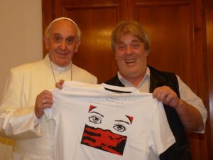 Papst Franziskus mit Gustavo Vera (2013)