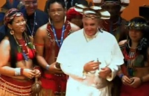 Papst Franziskus mit Indios
