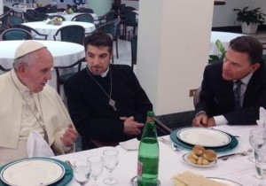 Papst Franziskus mit Tony Palmer und Kenneth Copeland in Santa Marta