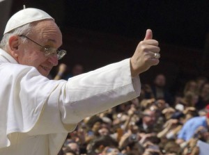 Papst Franziskus mit "typischer" Handbewegung