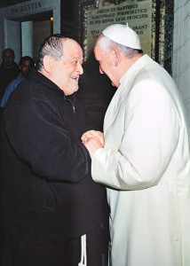 Papst Franziskus und Kommissar Pater Fidenzio Volpi
