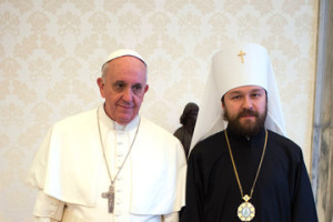 Papst Franziskus und Metropolit Hilarion, am Tag nach der Amtseinführung des neuen katholischen Kirchenoberhaupts