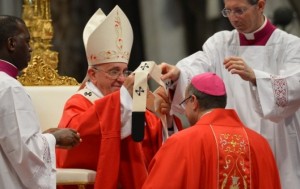 Papst Franziskus verleiht das Pallium 2014