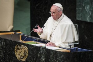 Papst Franziskus fordert am 25. September 2015 die UNO-Hauptversammlung auf, für die SDGs zu stimmen