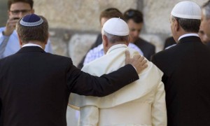 Papst Franziskus mit seinem Freund, Rabbi Skorka, an der Klagemauer in Jerusalem