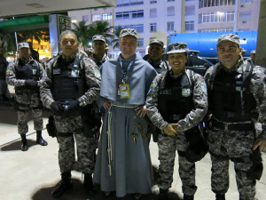Pater Alfonso Bruno auf einem der zahlreichen von ihm während des WJT in Rio auf der ordenseigenen Facebook-Seite veröffentlichen Fotos