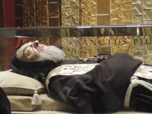 Pater Pio San Giovanni Rotondo Glasschrein mit sterblichen Überresten