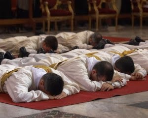 Priesterweihe: Aufhebung des Priesterzölibats das eigentliche Ziel?