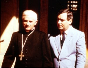 Kardinal Ratzinger mit Vittorio Messori