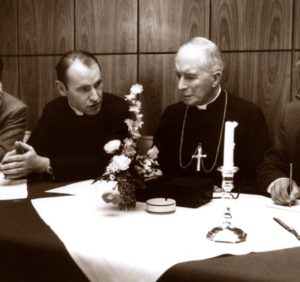 Pater Schmidberger mit Erzbischof Lefebvre