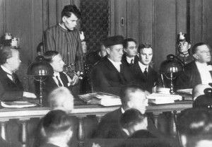 Angeklagt und zum Tode verurteilt: Marinus van der Lubbe beim Reichstagsbrandprozess