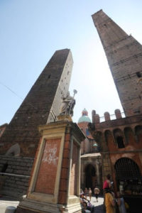 Die Statue des hl. Petronius in Bologna