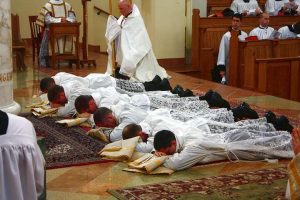 Priester- und Ordensberufungen: Weihen bei der Petrusbruderschaft