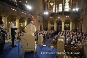 Papst Franziskus beim Besuch der Hauptsynagoge von Rom, 17. Januar 2016