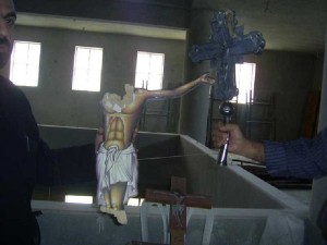 Syrische Rebellen mit christlicher Beute