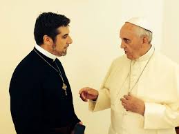 Tony Palmer mit Papst Franziskus im Juni 2014