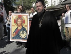 Entlassender Archimandrit Tschaplin, eine der bekanntesten Stimmen der russischen Orthodoxie