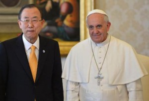 UNO-Generalsekretär Ban Ki-moon mit Papst Franziskus