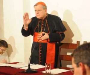 Kardinal Burke bei der Stiftung Lepanto