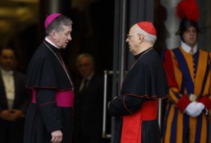 Erzbischof Cupich (Chicago) mit Synoden-Generalsekretär Kardinal Baldisseri