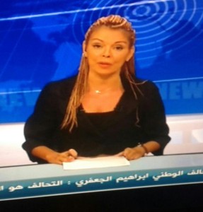 Dalia Al-Aqidi trugt demonstrativ im Fernsehen ein Kreuz um den Hals