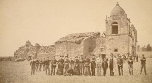 Ruinen der Missionsstation San  Carlos  Borromeo 1884, Grabstätte von P.  Serra