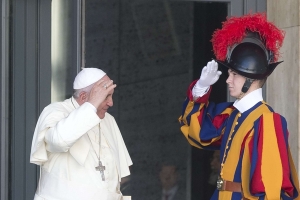 Papst Franziskus "salutiert" wie US-Präsidenten