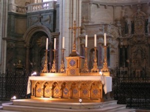Altar der Kathedrale von Poitiers, an dem Kardinal Pie zelebrierte