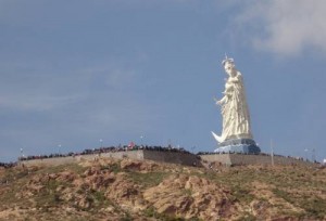 Monumentalstatue der Gottesmutter Maria von Oruro in Bolivien weltgrößte Marienstatue